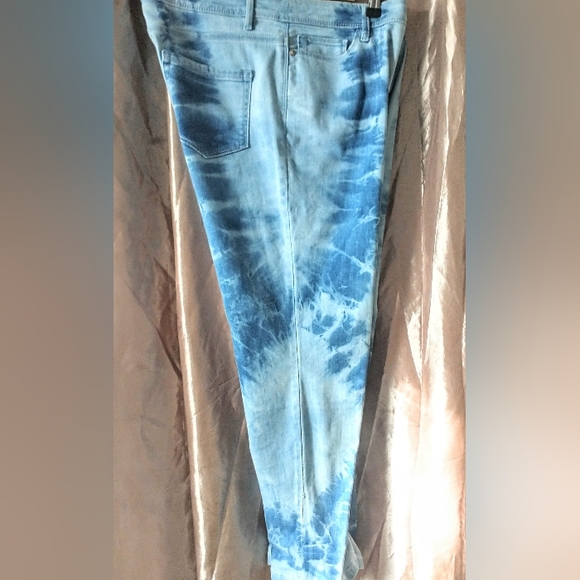 J Jill Denim - Cropped Tie Dyed Jeans - 12P - Picture 2 of 11